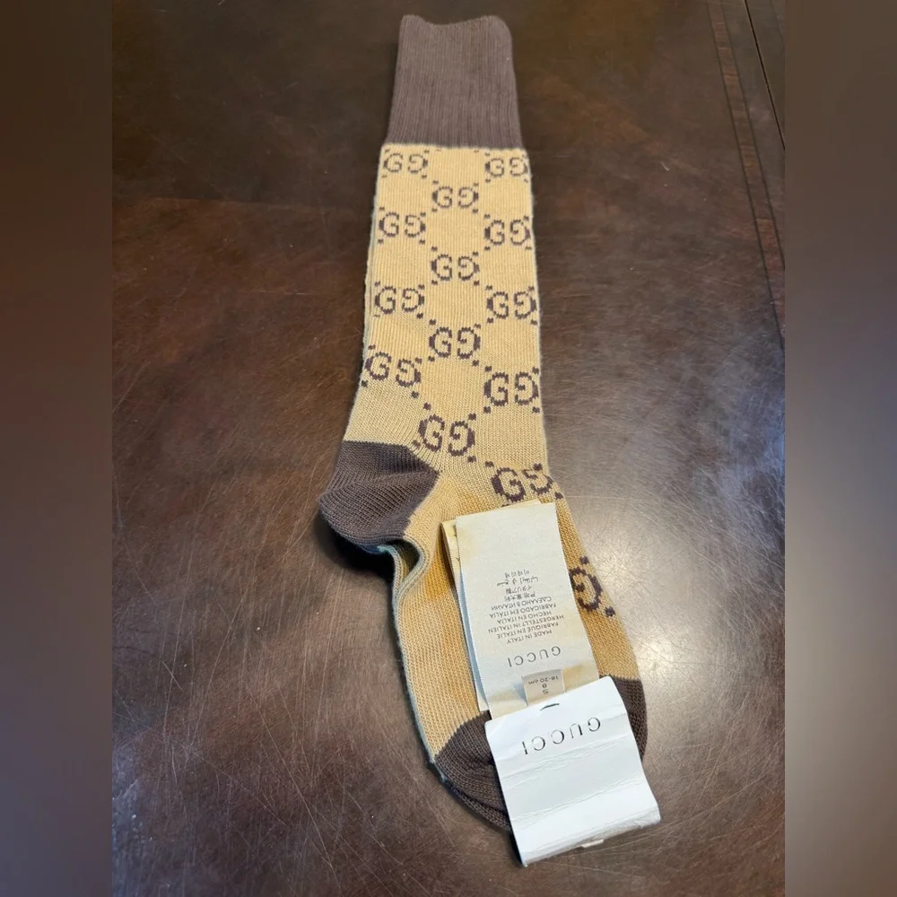New Authentic Gucci GG Supreme Logo Socks Tan Brown - Picture 7 of 11
